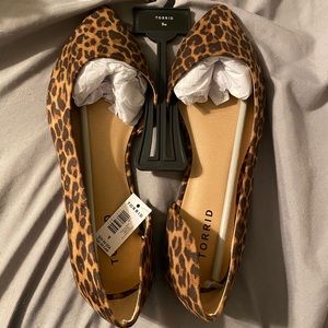 NWT Torrid cheetah flats